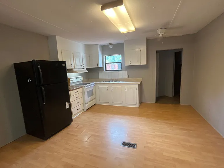 1723 W Poplar St #B — Photo 4