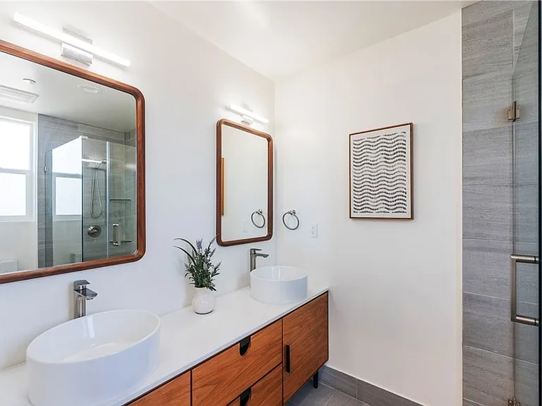1073 Grant St #8 — Photo 3