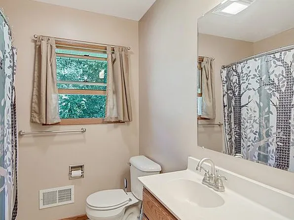 871 Rice Creek Ter NE, Fridley, MN 55432