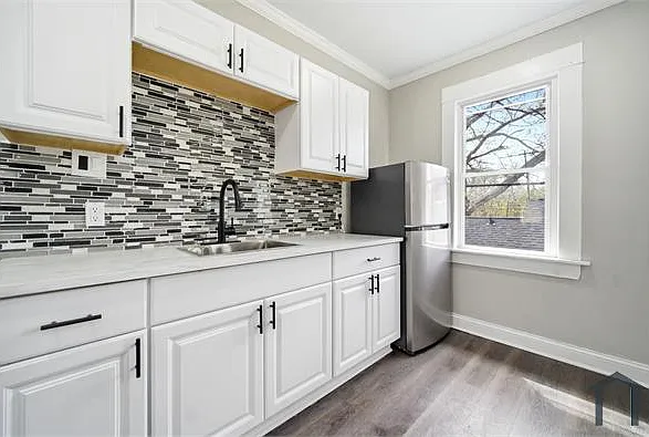 1153 E 74th St #1 — Photo 9