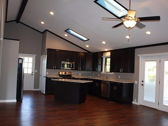 3rd image of 7528 Fairwayglen Dr