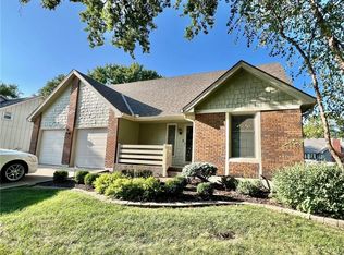 922 SE 5th Ter, Lees Summit, MO 64063
