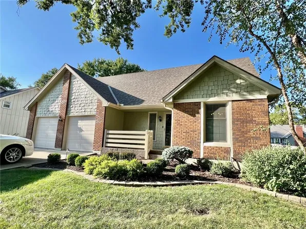 922 SE 5th Ter, Lees Summit, MO 64063