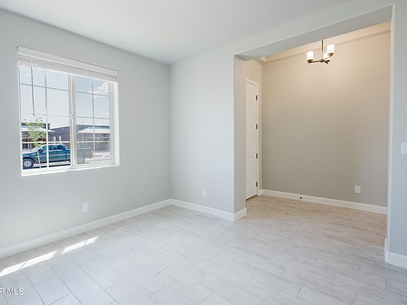 5th image of 729 Paseo De La Reina St