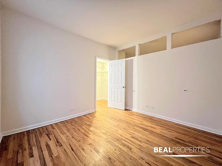 917 W Dakin St — Photo 39