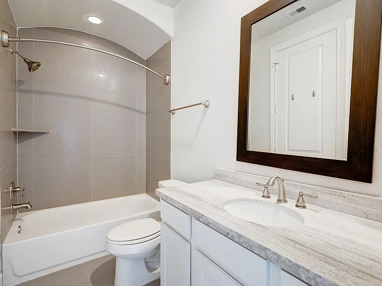 1110 Thompson St — Photo 27