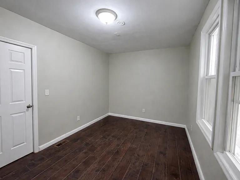 89 Ingraham Pl — Photo 11