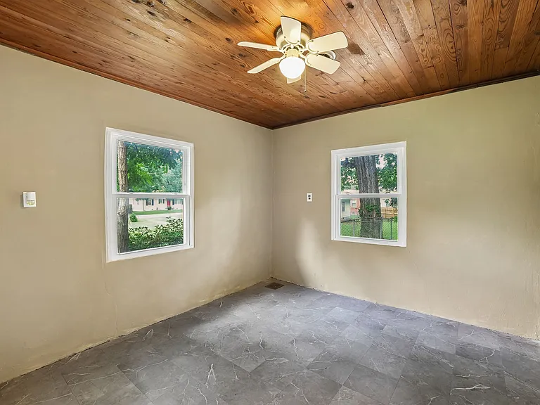 810 Velma Ln — Photo 25