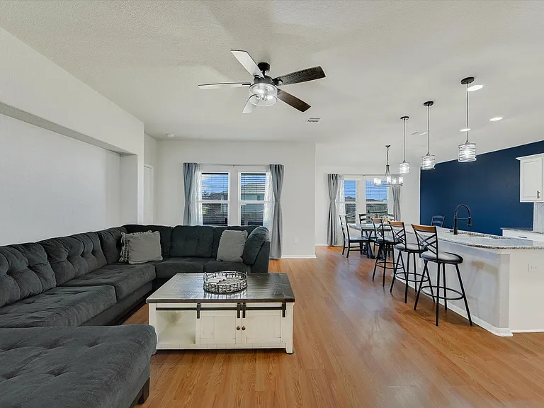 725 Pinnacle Dr — Photo 3