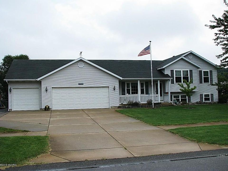 1st image of 2760 Fir St