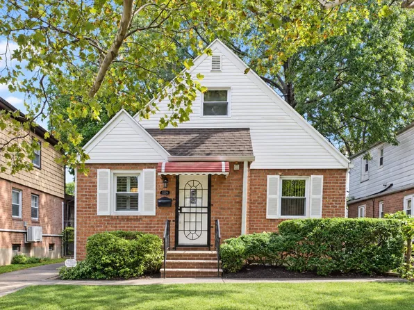 5319 197th St, Fresh Meadows, NY 11365