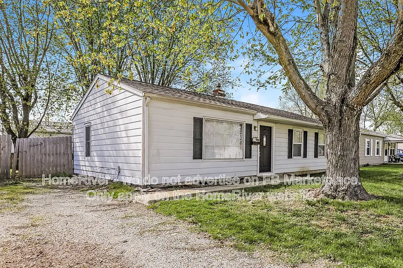 3 bed, 1.0 bath, 975 sqft, $1,560 — Photo 2