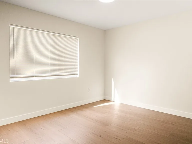 11920 Laurel Ave #A — Photo 14