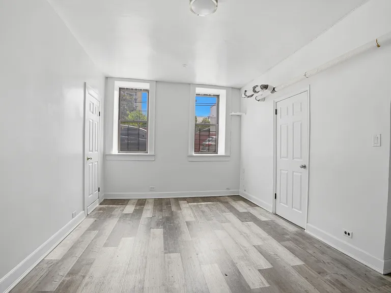 762 Brady Ave #BASEMENT — Photo 12