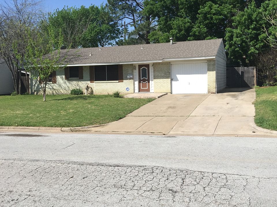 1st image of 1211 Johns Dr