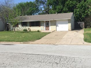 1211 Johns Dr, Euless, TX 76039