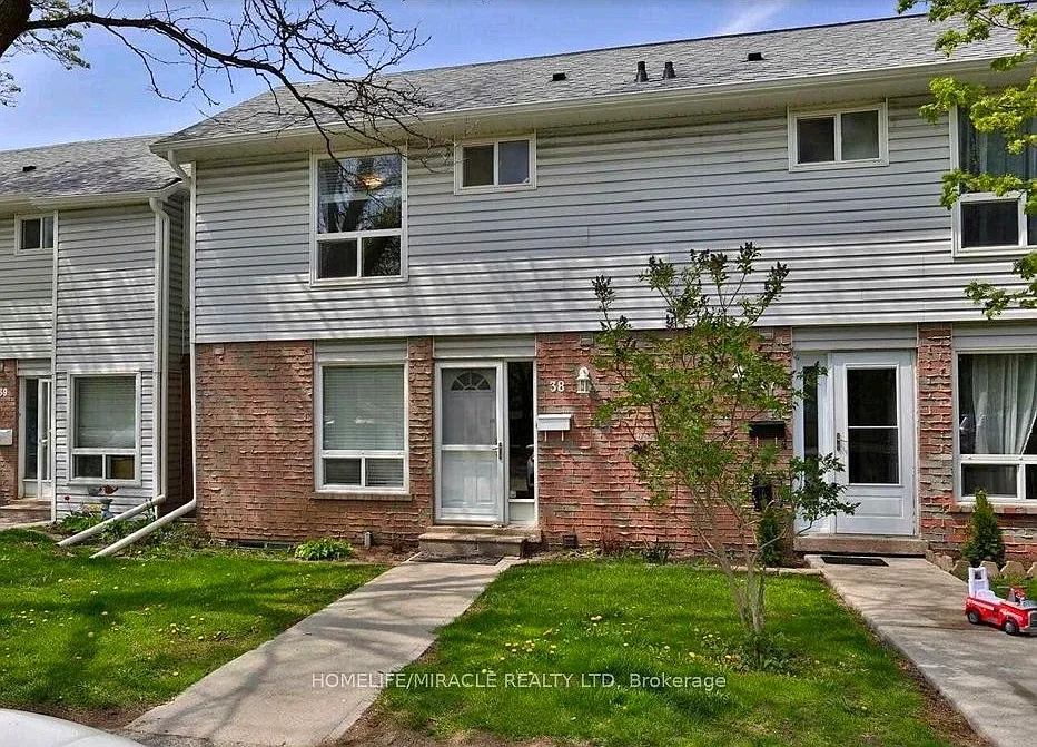 32 Mowat Blvd #38