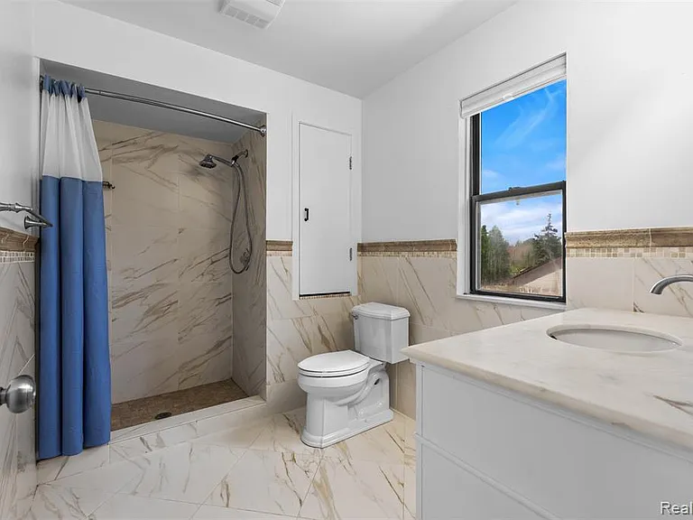 6680 Ridgefield Cir — Photo 20