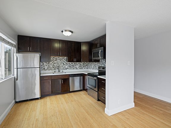 4th image of 3334 Fillmore St APT 205