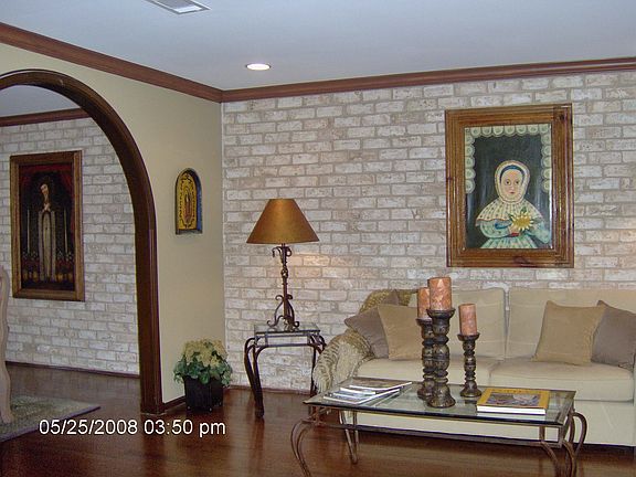 Hardwood floors in LR/DR