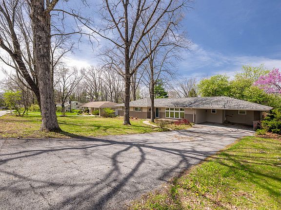 3rd image of 207 N Palisades Dr
