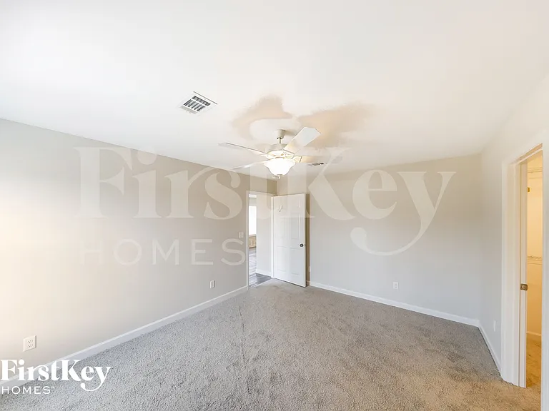 120 Castlebar Cir — Photo 11
