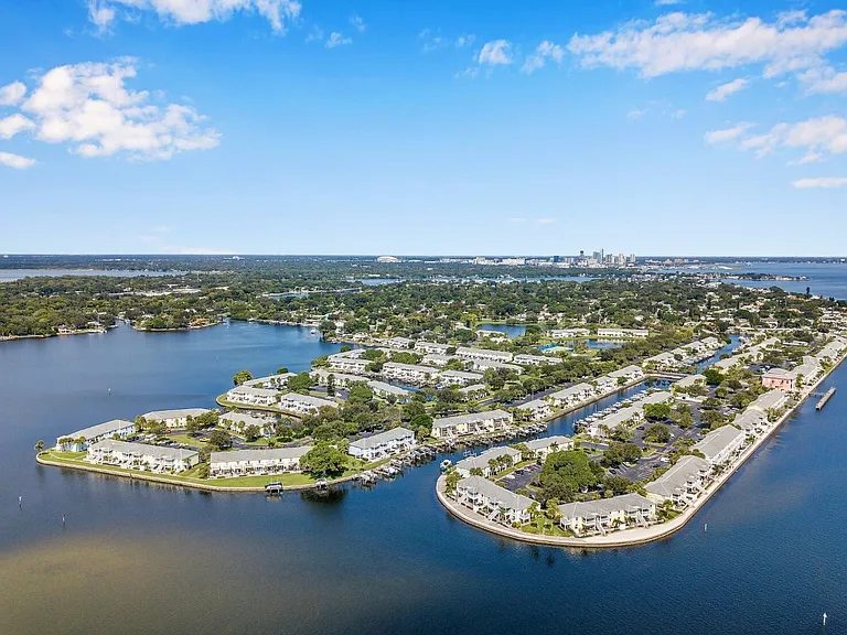 5116 Beach Dr SE #C — Photo 12