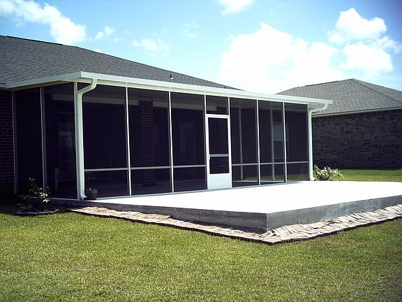 Rear Picture Screen in Patio