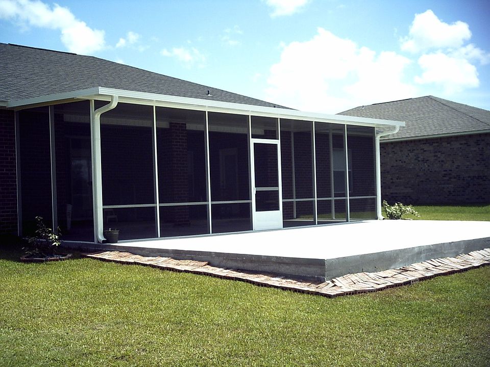 Rear Picture Screen in Patio