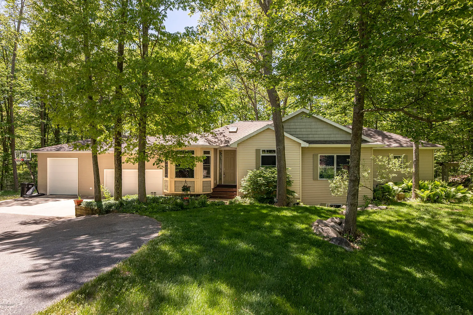 14101 Wildwood Dr photo 1