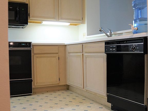 5th image of 550 Ortega Ave APT A301
