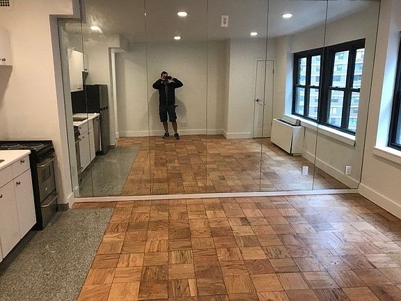 5th image of 207 E 37th St APT 6H