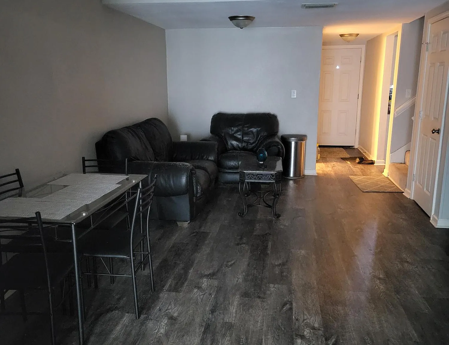 2 bed, 1.5 bath, 1420 sqft, $900 — Photo 1