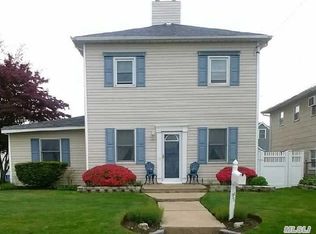 45 W Alhambra Ave, Lindenhurst, NY 11757