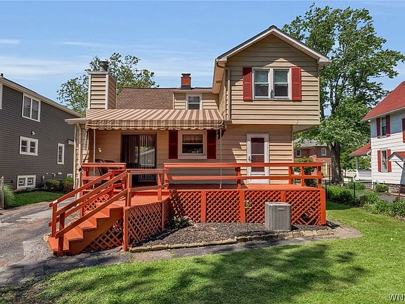 3rd image of 209 California Dr