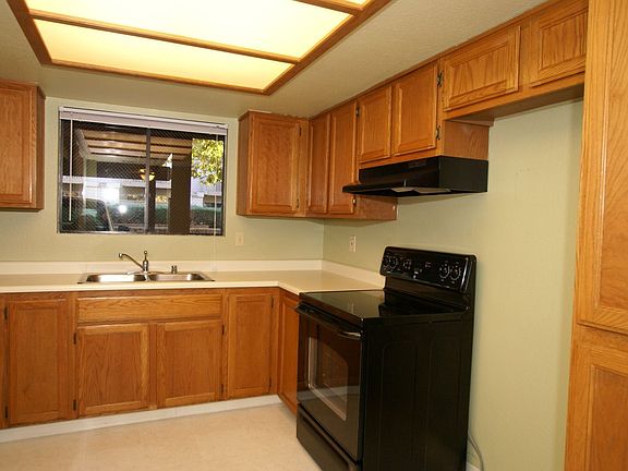 3rd image of 3180 Country Club Dr