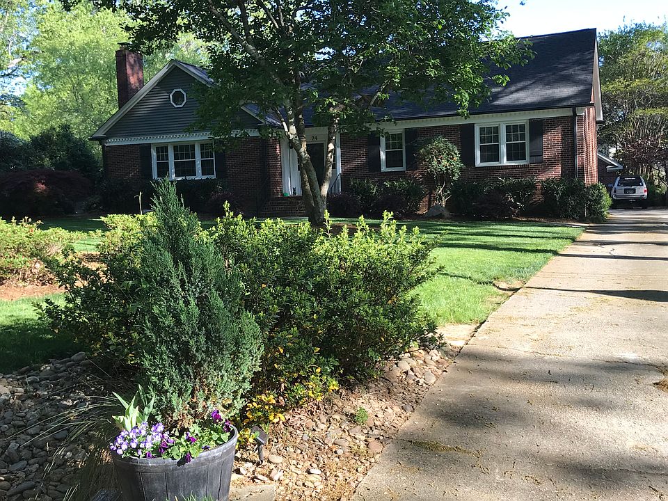 1st image of 24 Wedgewood Dr