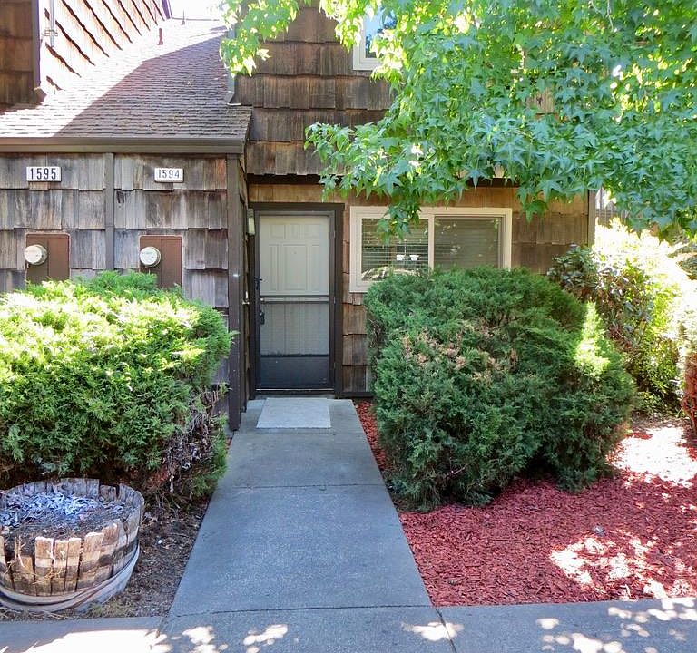 front view of townhouse