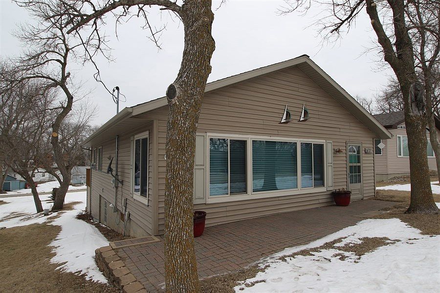 1st image of 15207 Lakeview Dr