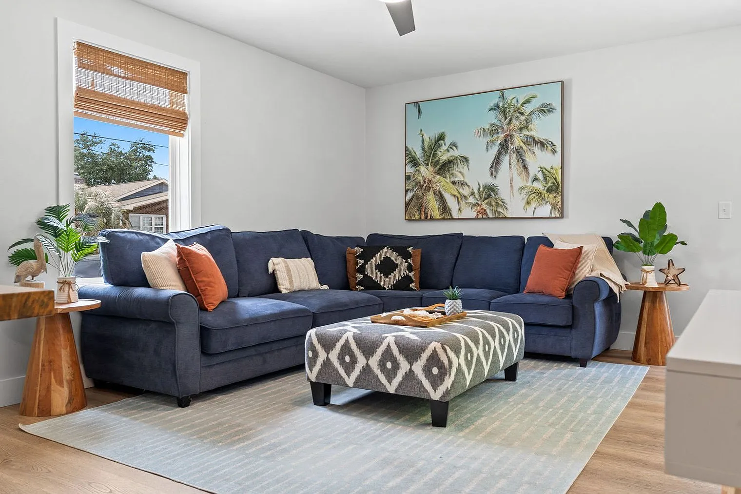 2 bed, 1.0 bath, 796 sqft, $3,080 — Photo 2