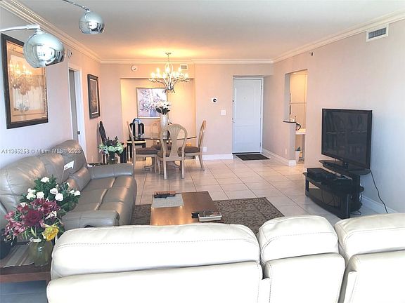 2nd image of 100 Bayview Dr APT 1422