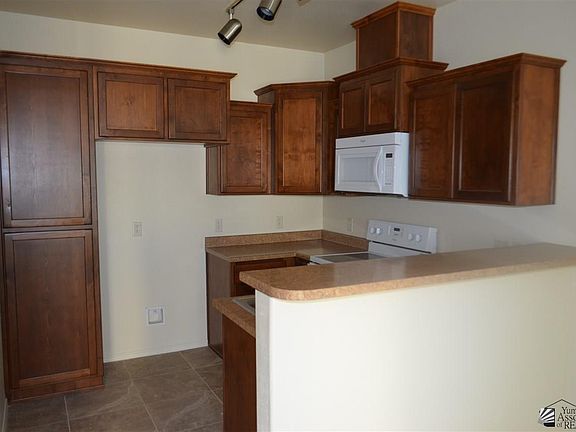 5th image of 738 E Arena St