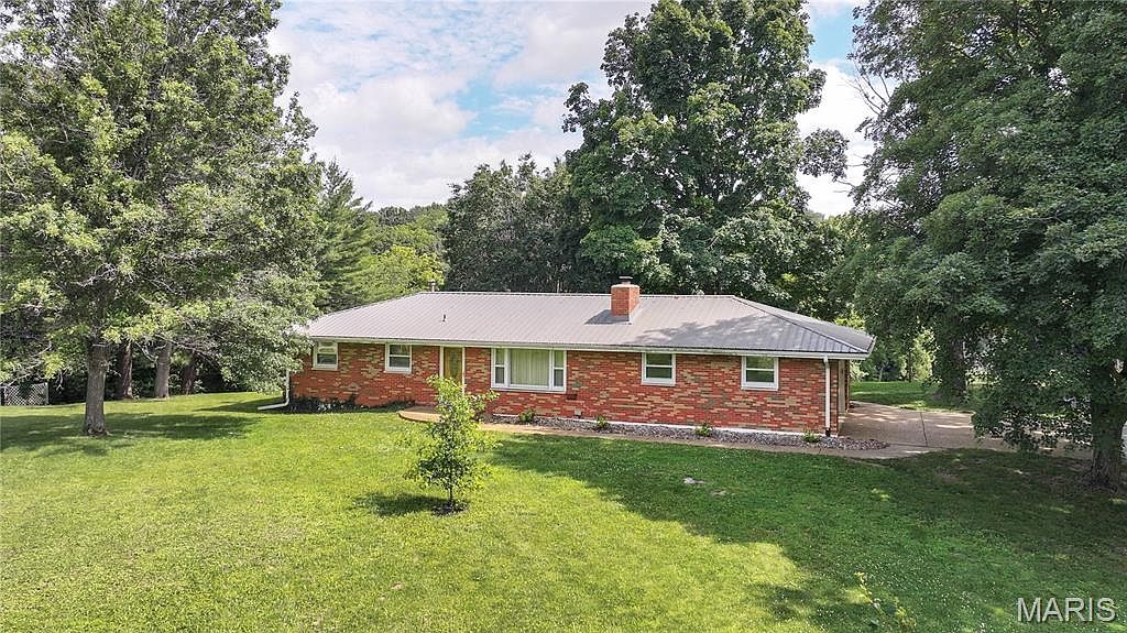 6155 Raymond Rd, Bunker Hill, IL 62014 | Zillow