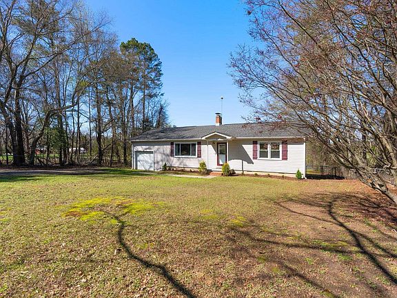 2nd image of 814 Jenkins Bridge Rd