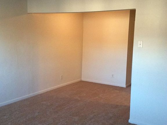 3rd image of 711 E Leicester Ave APT C4