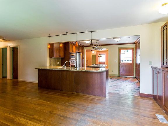 5th image of 279 Winn Way