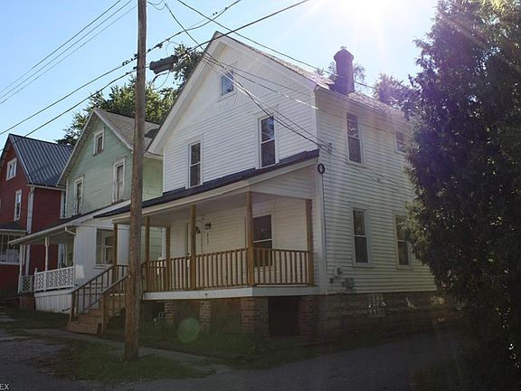 4th image of 800 Elm St