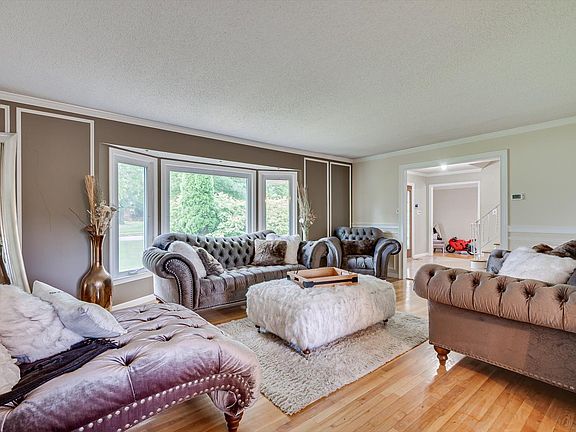 4th image of 8 Nathan Dr