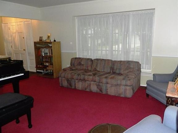 5th image of 2869 Sorrento Ave