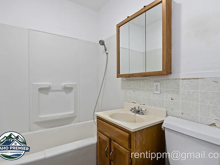 211 Walnut St — Photo 10